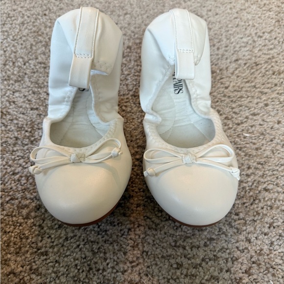 White Ballet Flats with Bow - Picture 4 of 9